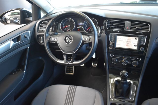 Volkswagen Golf VII 1.2TSI Lim. Comfortline Navi PDCs Temp.