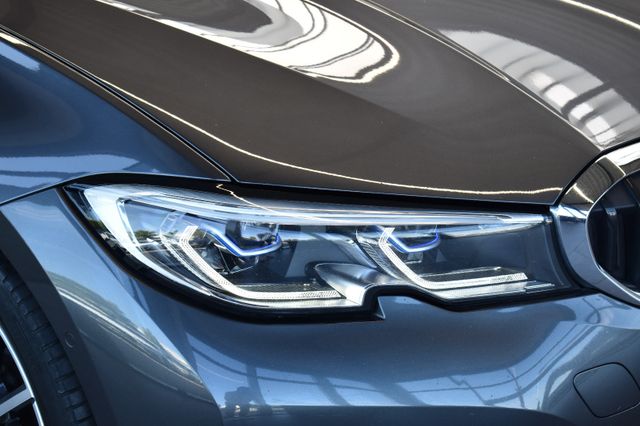 BMW 320d Touring Advantage Aut. Laser LiveCo HUD ACC