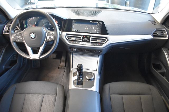BMW 320d Touring Advantage Aut. Laser LiveCo HUD ACC