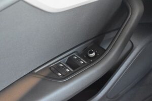 Audi A4 Avant 30TDI S-tronic LED Navi3D Tempomat DAB
