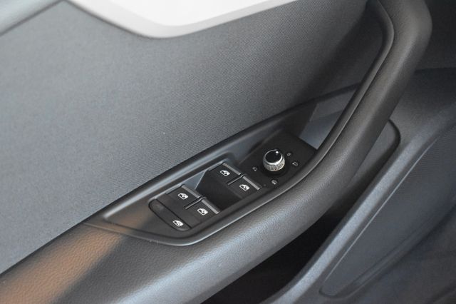 Audi A4 Avant 30TDI S-tronic LED Navi3D Tempomat DAB