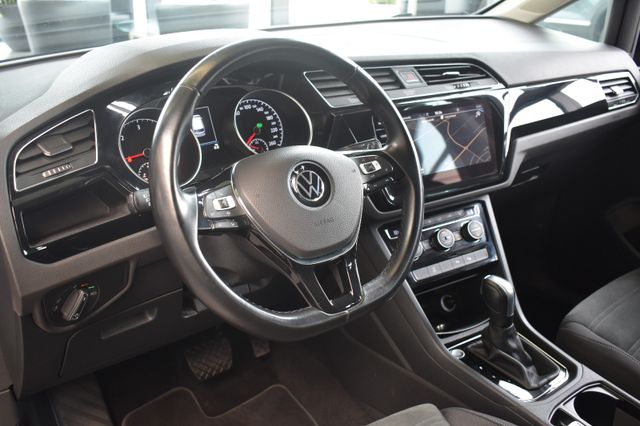 Volkswagen Touran 2.0TDI DSG Highline LED AHK ACC Massage