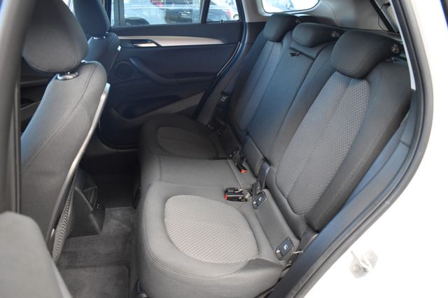 BMW X1 18d sDrive Aut. Navi AHK DAB LaneAss RFKamera