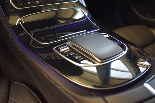 Mercedes-Benz E 220d T Exclusive 9G-tronic LED WideScreen Navi