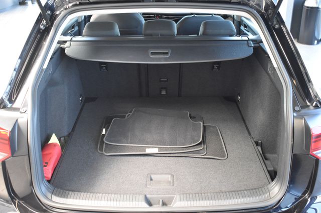 Volkswagen Golf VIII Variant 2.0TDI Schalter LED VirtC. ACC