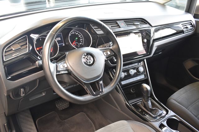 Volkswagen Touran 2.0TDI DSG Highline LED ACC Standheizung