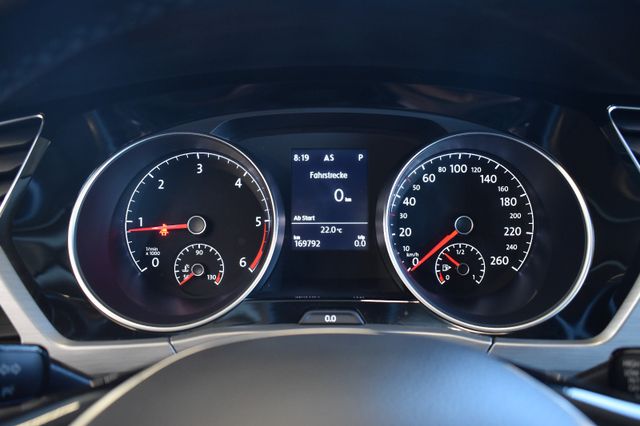 Volkswagen Touran 2.0TDI Comfortline DSG Navi3D AHK PDC