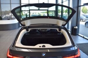 BMW 320d Touring Advantage Aut. Laser LiveCo HUD ACC