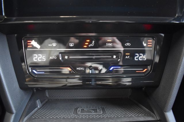 Volkswagen Passat Var. 2.0TDI DSG Business LED Navi3D ACC