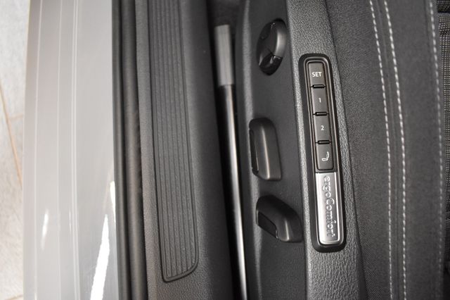 Volkswagen Passat Var. 2.0TDI Business DSG LED Pano Virtual