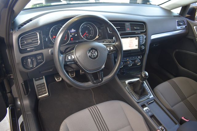 Volkswagen Golf VII 1.2TSI Lim. Comfortline Navi PDCs Temp.