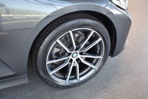 BMW 320d Touring Advantage Aut. Laser LiveCo HUD ACC