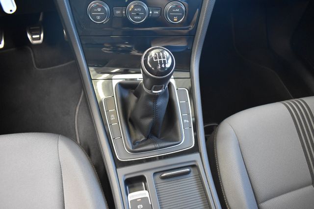 Volkswagen Golf VII 1.2TSI Lim. Comfortline Navi PDCs Temp.
