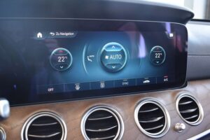 Mercedes-Benz E 220d T Exclusive 9G-tronic LED WideScreen Navi