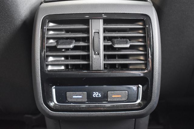Volkswagen Passat Variant 2.0TDI DSG Business LED ACC RFKam