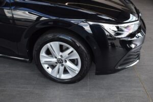 Volkswagen Golf VIII Var. 2.0TDI Life DSG LED AHK ACC ViCo