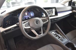Volkswagen Golf VIII Var. 2.0TDI Life DSG LED AHK ACC ViCo