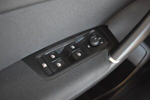 Volkswagen Touran 2.0TDI DSG Comfortline Navi Pano AHK RFK