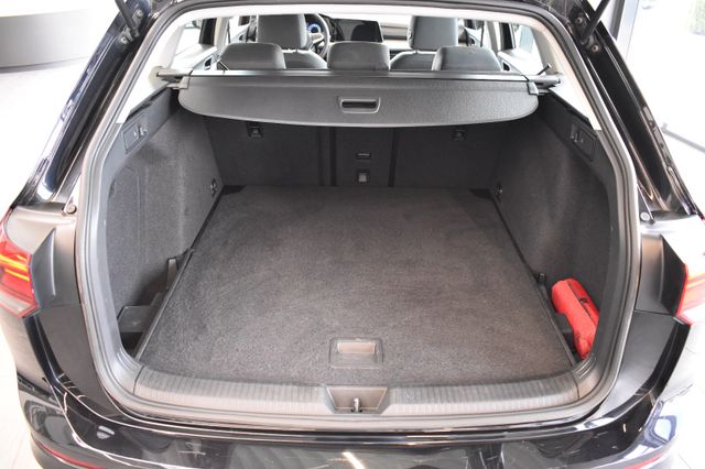 Volkswagen Golf VIII Var. 2.0TDI Life DSG LED AHK ACC ViCo