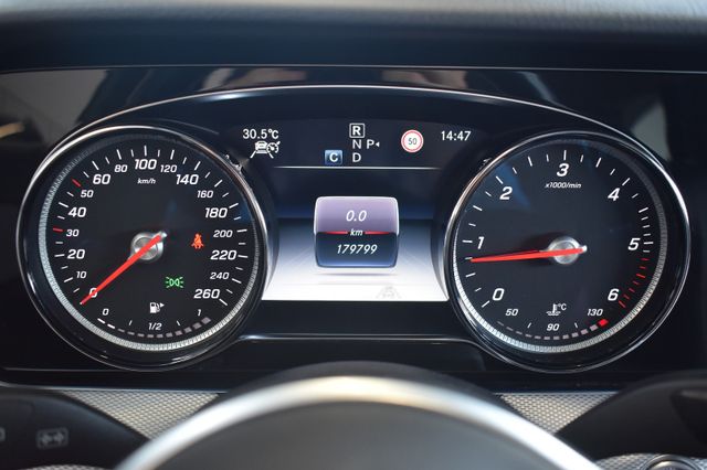 Mercedes-Benz E220d T Avantgarde 9G-tronic LED RFK Burmester