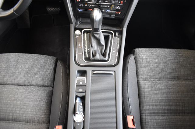 Volkswagen Passat Variant 2.0TDI DSG Business LED ACC RFKam
