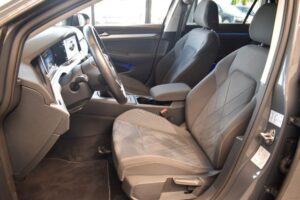 Volkswagen Golf VIII Limo 2.0TDI Life LED LiveC ACC LaneAs.
