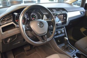 Volkswagen Touran 2.0TDI DSG Comfortline Navi Pano AHK RFK