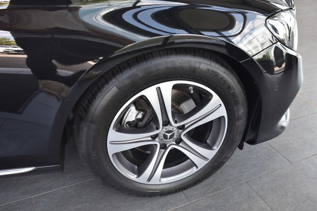 Mercedes-Benz E220d T Avantgarde 9G-tronic LED RFK Burmester
