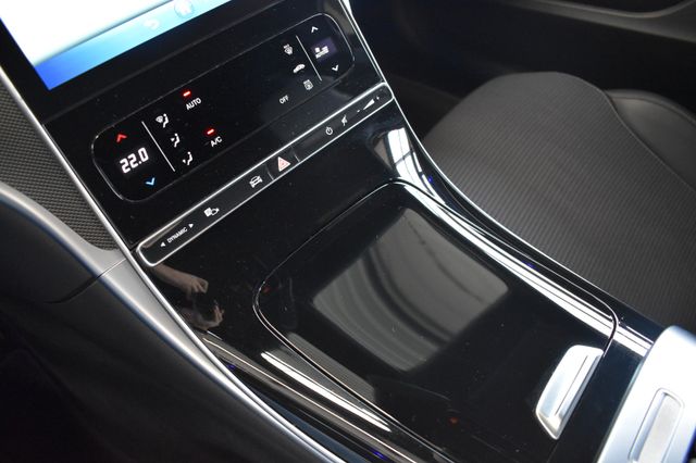 Mercedes-Benz C220d T Avantgarde 9G-tronic LED RFK Distronic