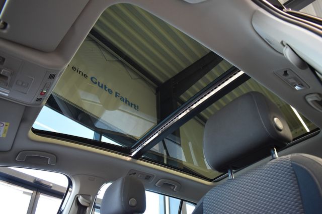 Volkswagen Touran 2.0TDI DSG Comfortline Navi Pano AHK RFK