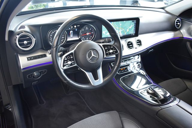 Mercedes-Benz E220d T Avantgarde 9G-tronic LED RFK Burmester