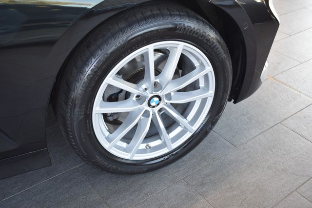 BMW 320d Touring Aut. LED RFKam AHK Curved LCI Navi