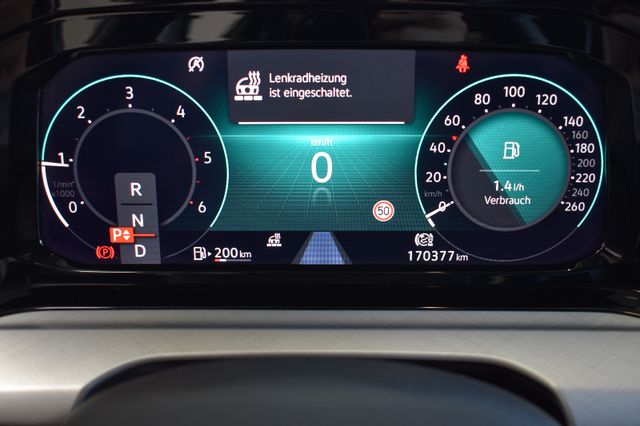 Volkswagen Golf VIII 2.0TDI DSG Var. Life LED VirtualCo ACC