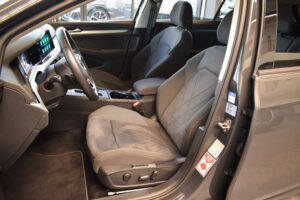 Volkswagen Golf VIII 2.0TDI DSG Var. Life LED VirtualCo ACC