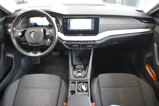 Skoda Octavia Combi 2.0TDI DSG Style LED AHK HUD ViCo