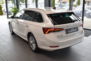 Skoda Octavia Combi 2.0TDI DSG Style LED AHK HUD ViCo