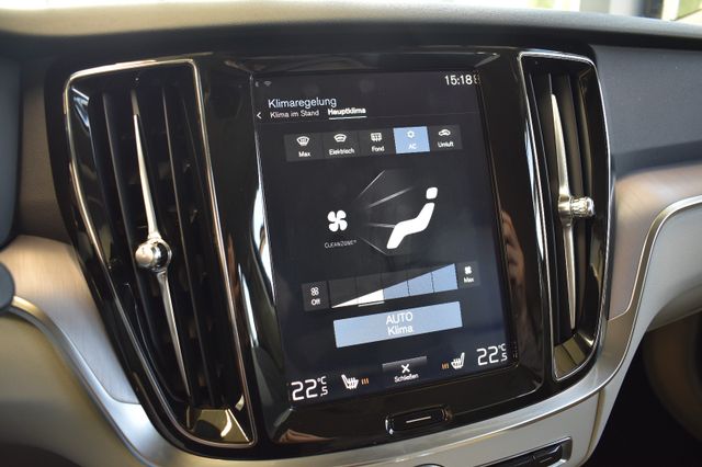 Volvo V60 D3 Momentum Pro Aut. LED RFKam VirtualCockp.