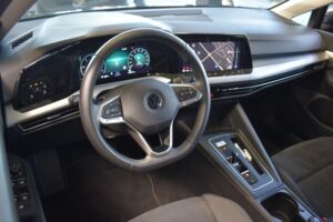Volkswagen Golf VIII 2.0TDI DSG Var. Life LED VirtualCo ACC