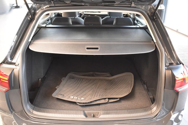Volkswagen Golf VIII 2.0TDI DSG Var. Life LED VirtualCo ACC