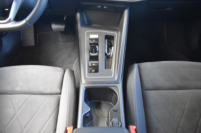 Volkswagen Golf VIII 2.0TDI DSG Var. Life LED VirtualCo ACC