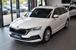 Skoda Octavia Combi 2.0TDI DSG Style LED AHK HUD ViCo
