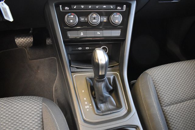 Volkswagen Touran 2.0TDI Comfortline DSG 7-Sitzer Navi DAB