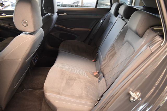 Volkswagen Golf VIII 2.0TDI DSG Var. Life LED VirtualCo ACC
