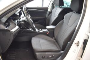 Skoda Octavia Combi 2.0TDI DSG Style LED AHK HUD ViCo