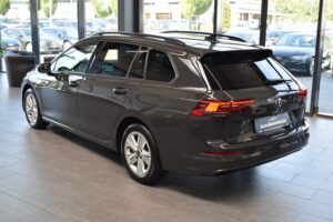 Volkswagen Golf VIII 2.0TDI DSG Var. Life LED VirtualCo ACC