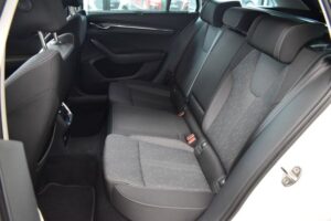 Skoda Octavia Combi 2.0TDI DSG Style LED AHK HUD ViCo