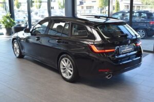 BMW 320d Touring Aut. LED RFKam AHK Curved LCI Navi