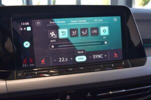 Volkswagen Golf VIII 2.0TDI DSG Var. Life LED VirtualCo ACC