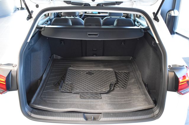 Volkswagen Golf VIII Variant 2.0TDI Life DSG LED ACC VirtCo