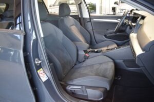 Volkswagen Golf VIII 2.0TDI DSG Var. Life LED VirtualCo ACC